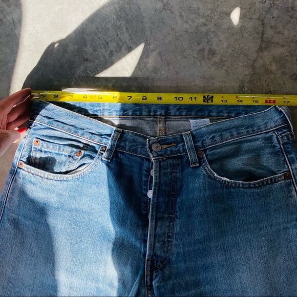 MENS LEVIS 501 33 x 34 Blue Denim Button Fly Denim Jeans Slim Skinny Straight - Picture 10 of 12